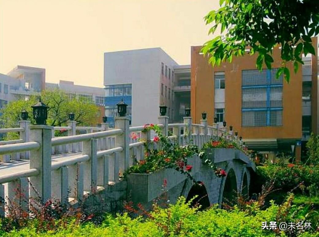 广东外语外贸大学（广东外语外贸大学，仅次于北外、上外）