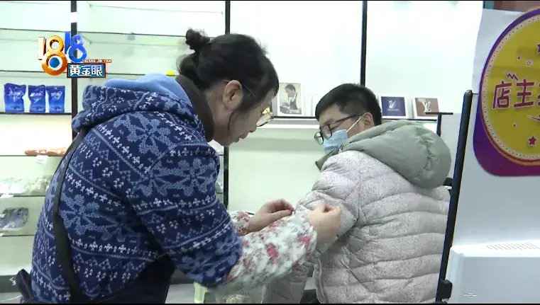 羽绒服领子上的这块布（”深藏杭州小区的改衣店）